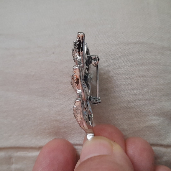 Pin - Picture 3 of 3